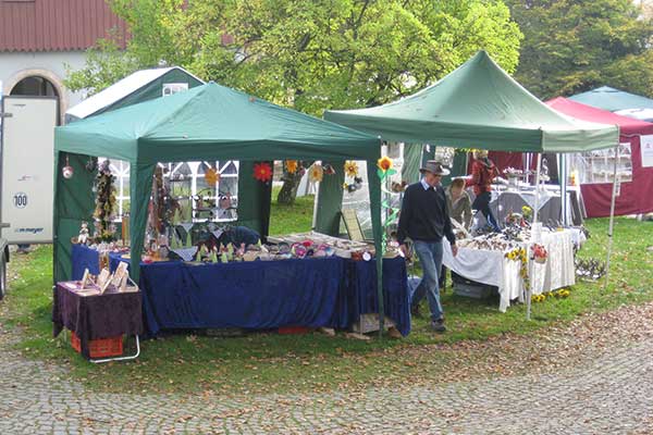 Marktvorbereitung in Großaspacher Gemeindehalle